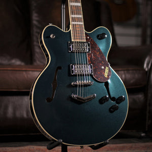 Gretsch G2622 Midnight Sapphire angled