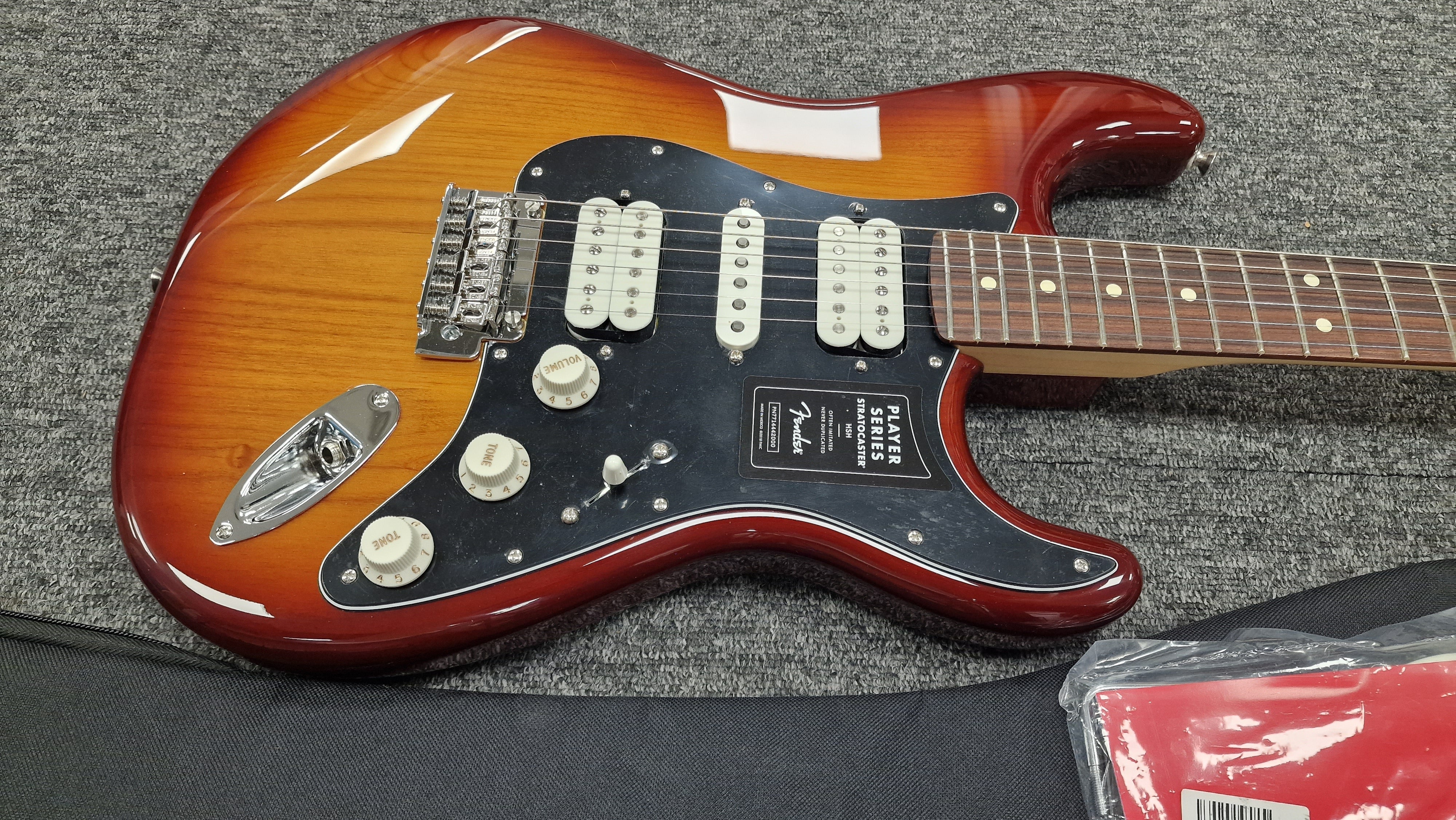 FENDER PLAYER STRATOCASTER HSH W/ PAU FERRO FRETBOARD IN TOBACCO BURST