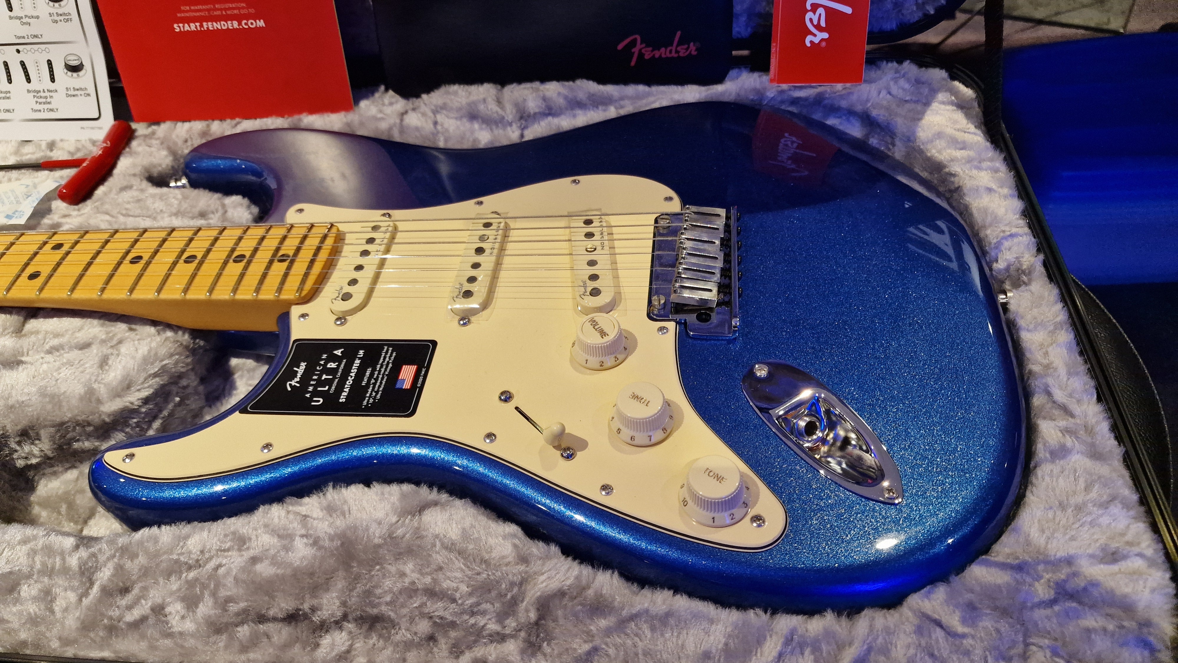 Fender American Ultra Stratocaster LH Cobra Blue MN Left-Handed Left Lefty Electric Guitar