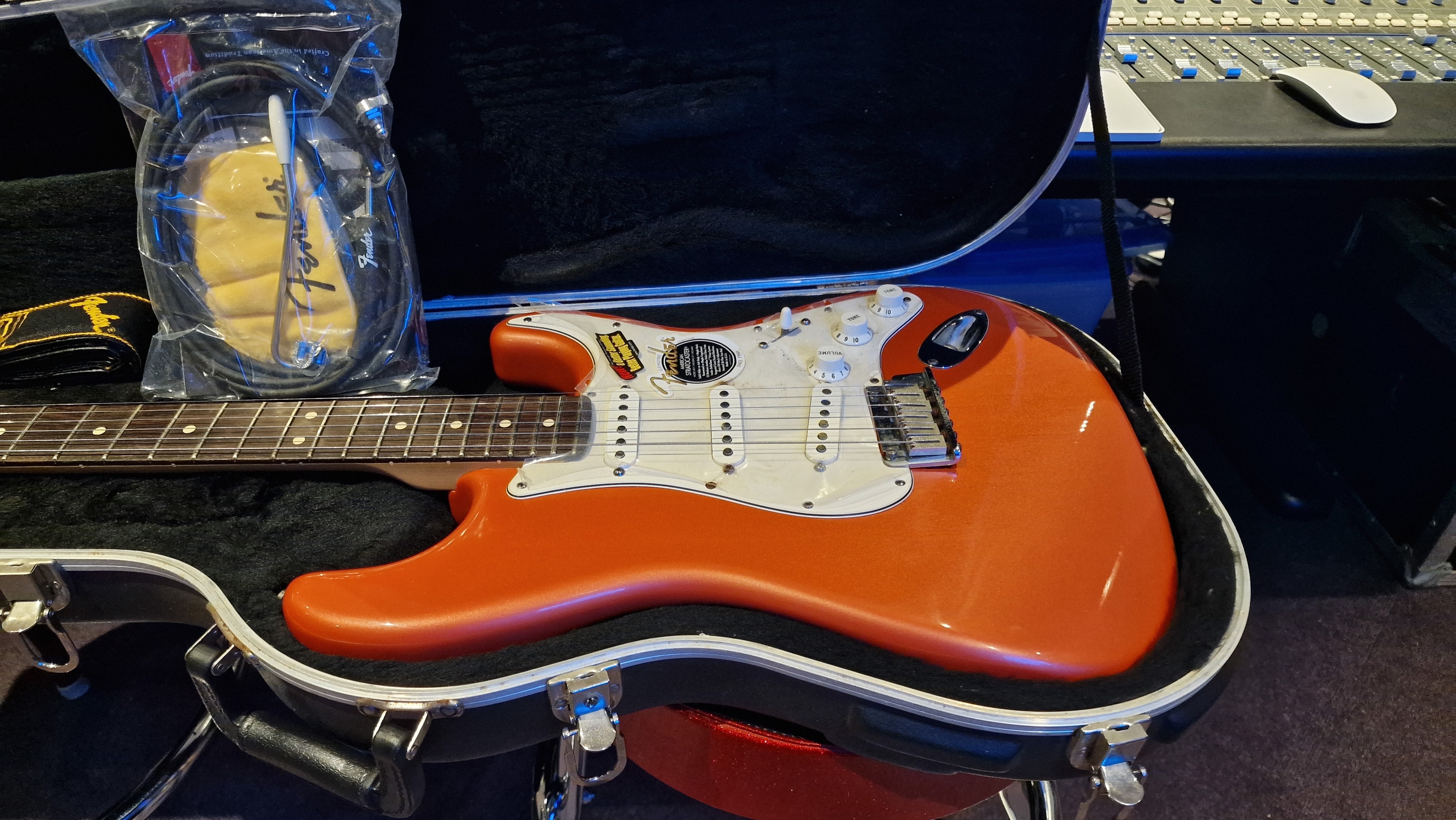 Fender Coral Pink Metallic FSR Limited Edition Stratocaster