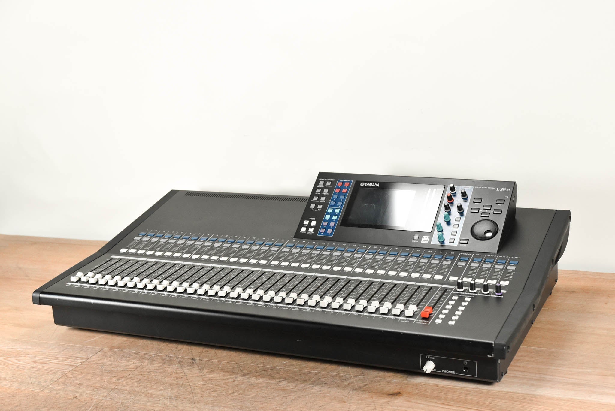 Yamaha LS9-32 32-Input Digital Mixing Console
