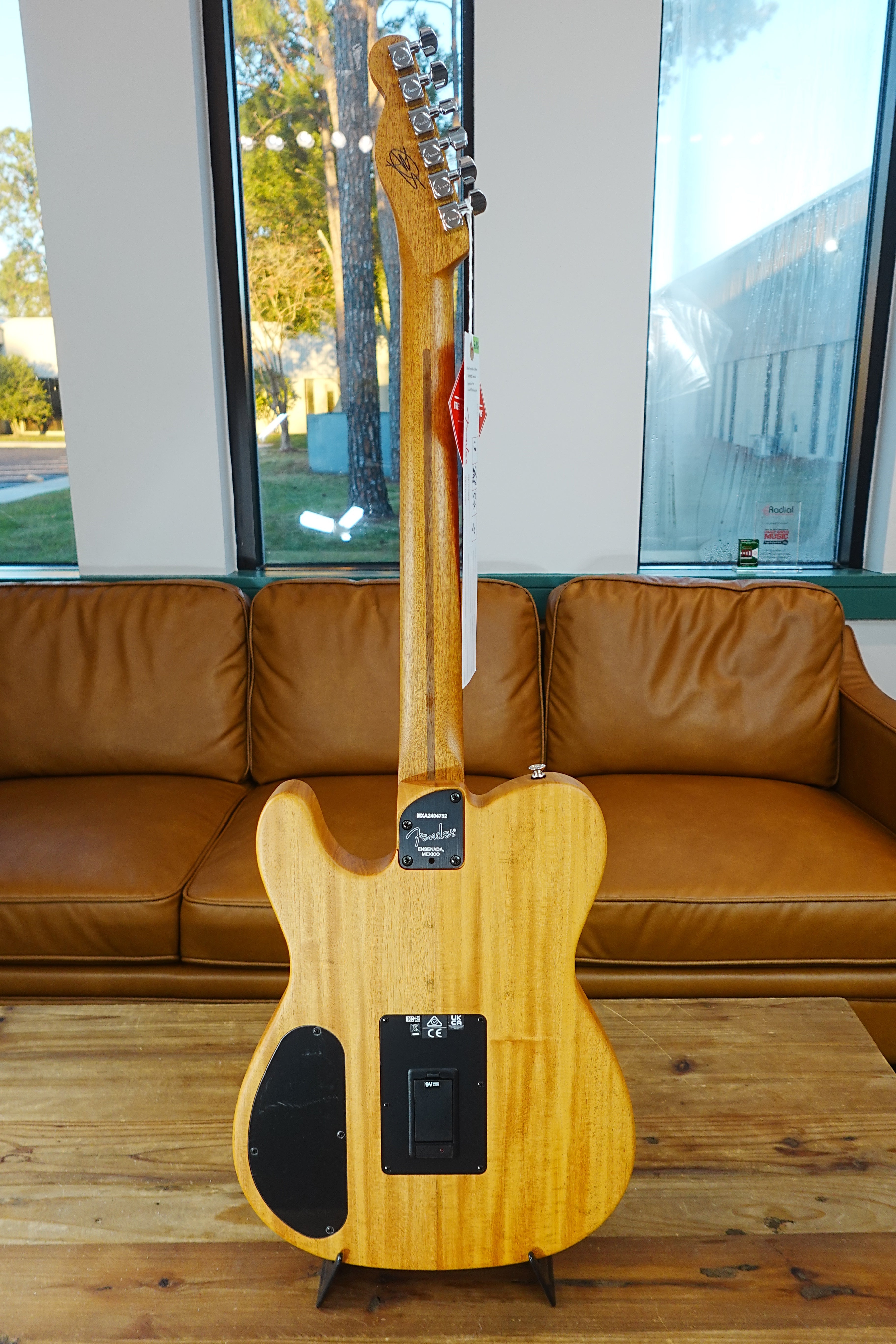 Fender Finneas Acoustasonic Telecaster Rosewood Fingerboard - Cappuccino Fade