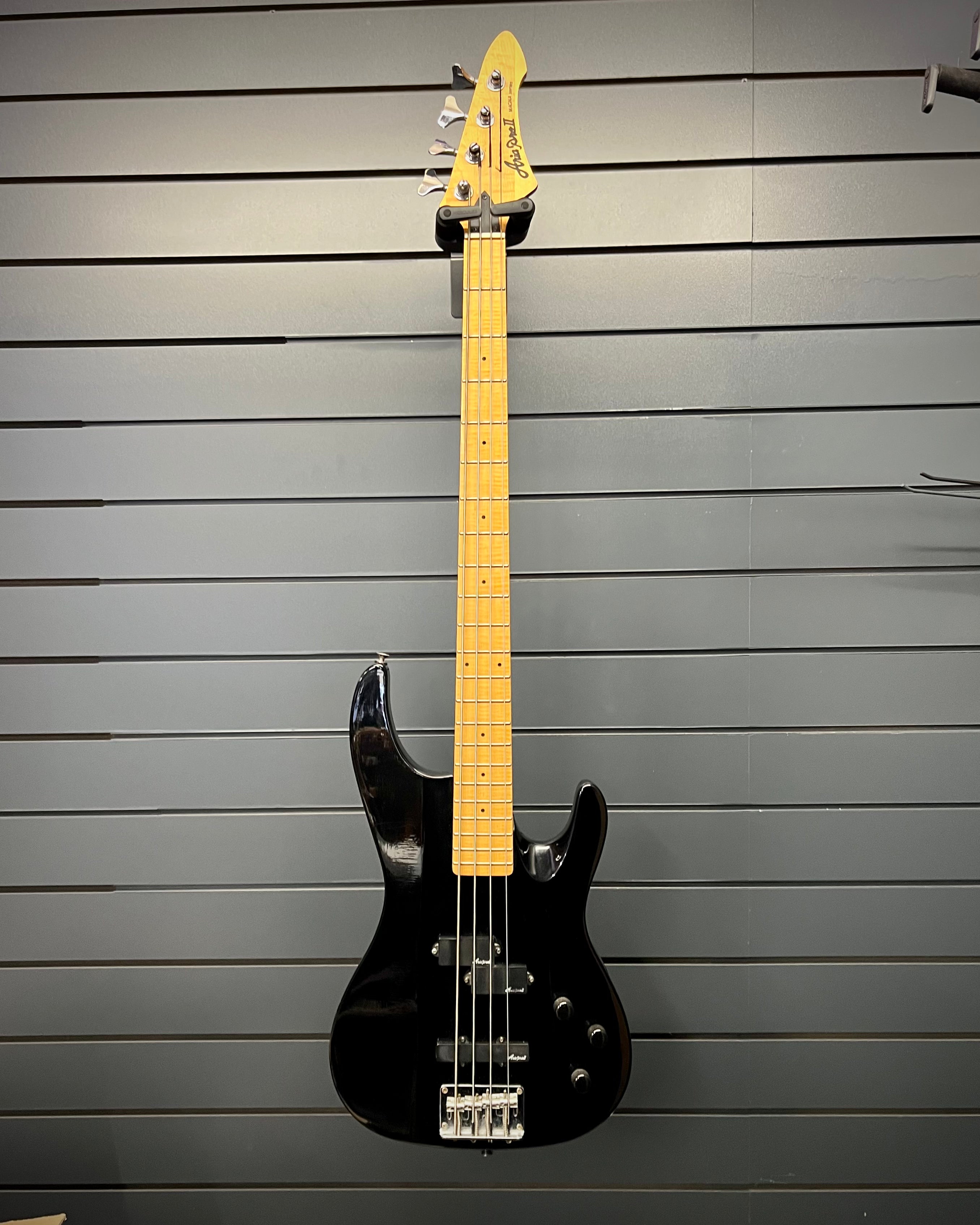 Aria Pro II Magna Series Bass - Black