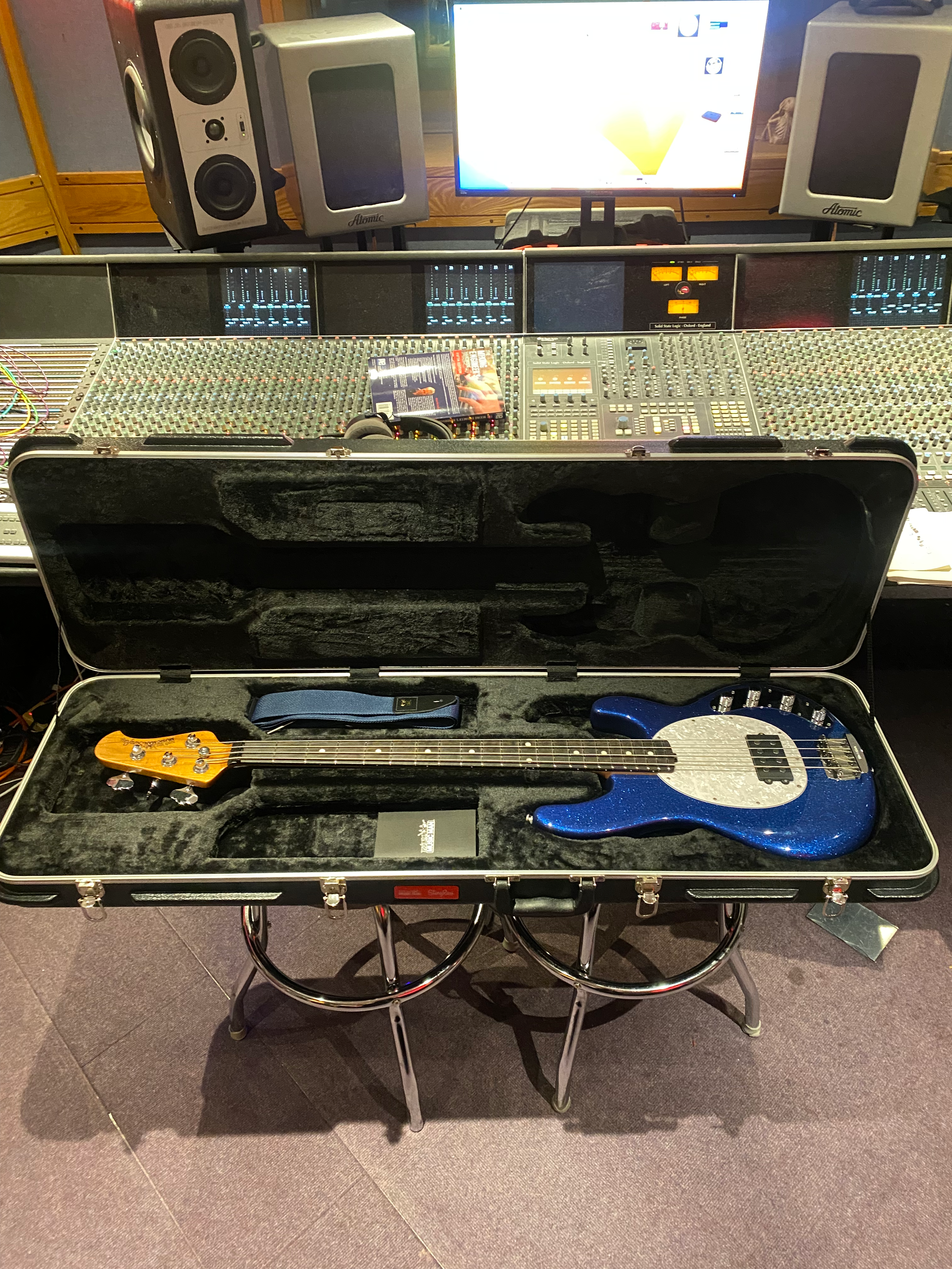 Music Man Stingray 4 Special Blue Sparkle with Hard Case