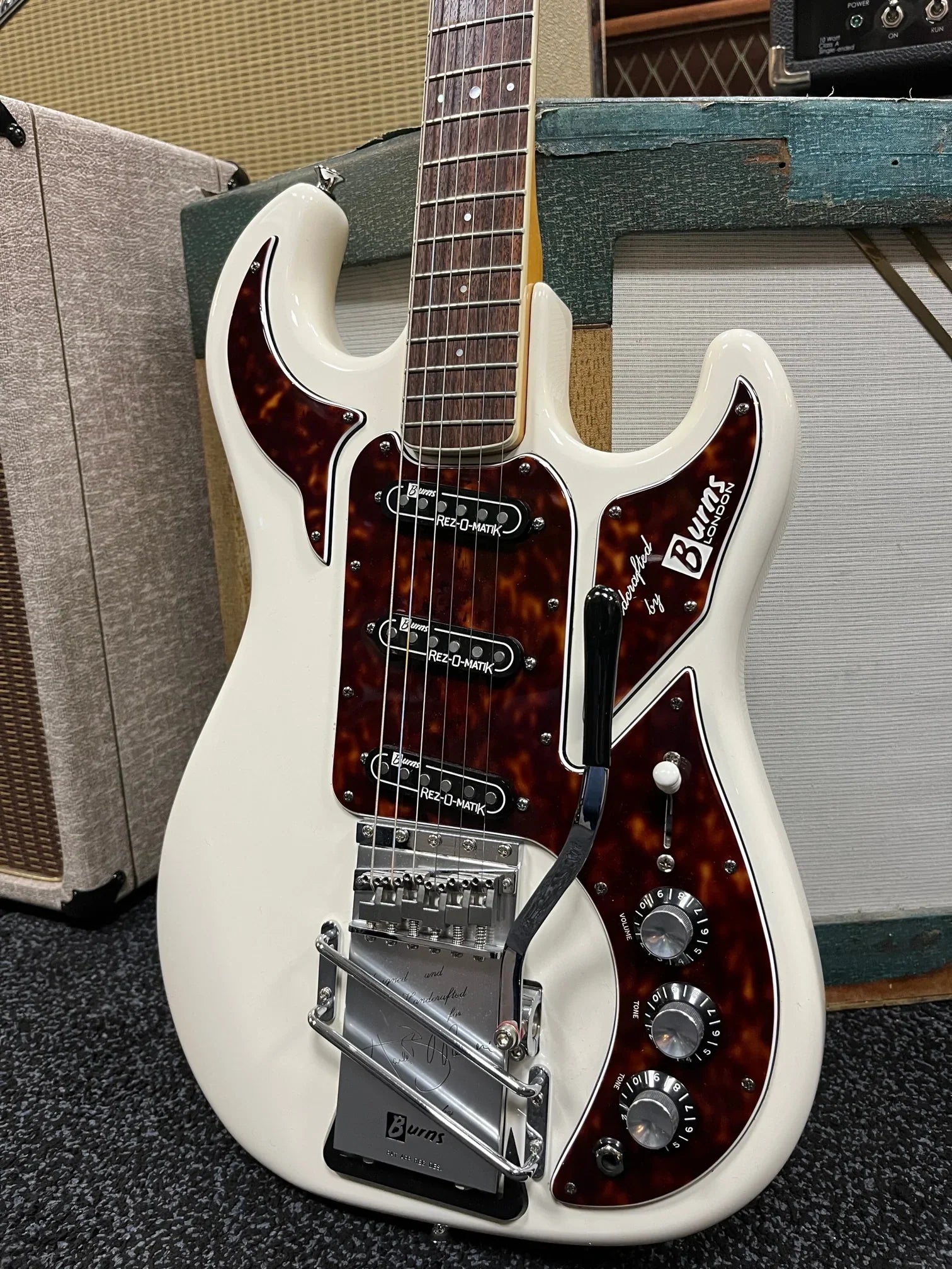 Burns The Marvin 40th anniversary legend 2004 Shadows white