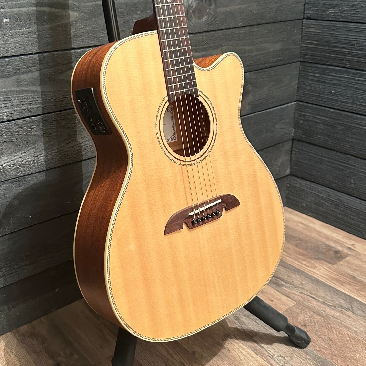 Alvarez AFH600CESHB Artist Series Orchestra Acoustic Electric Guitar - Natural