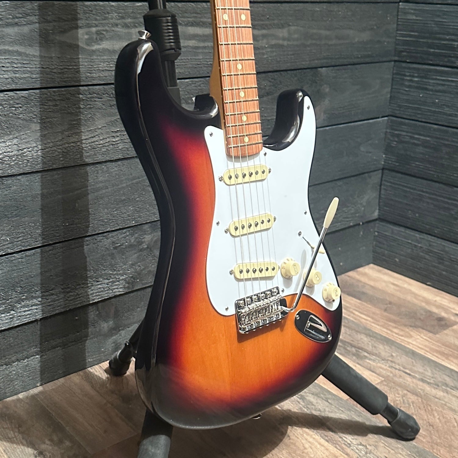 Fender Vintera ‘60s Stratocaster Electric Guitar 2022 - Sunburst