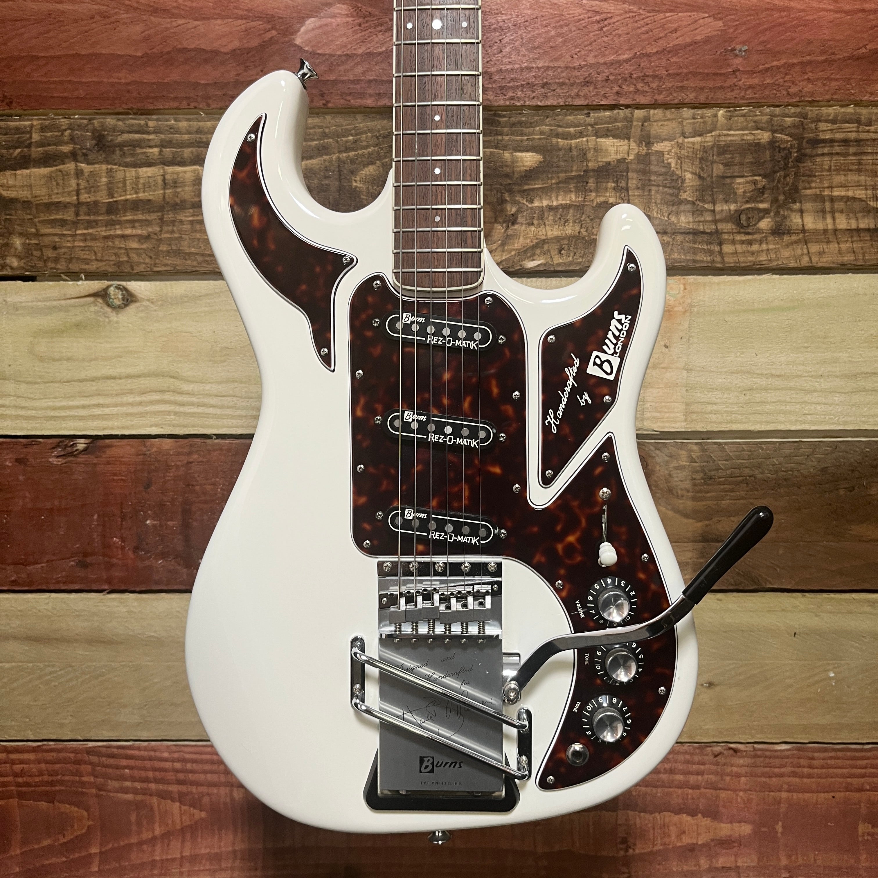 Burns The Marvin 40th anniversary legend 2004 Shadows white Number 819