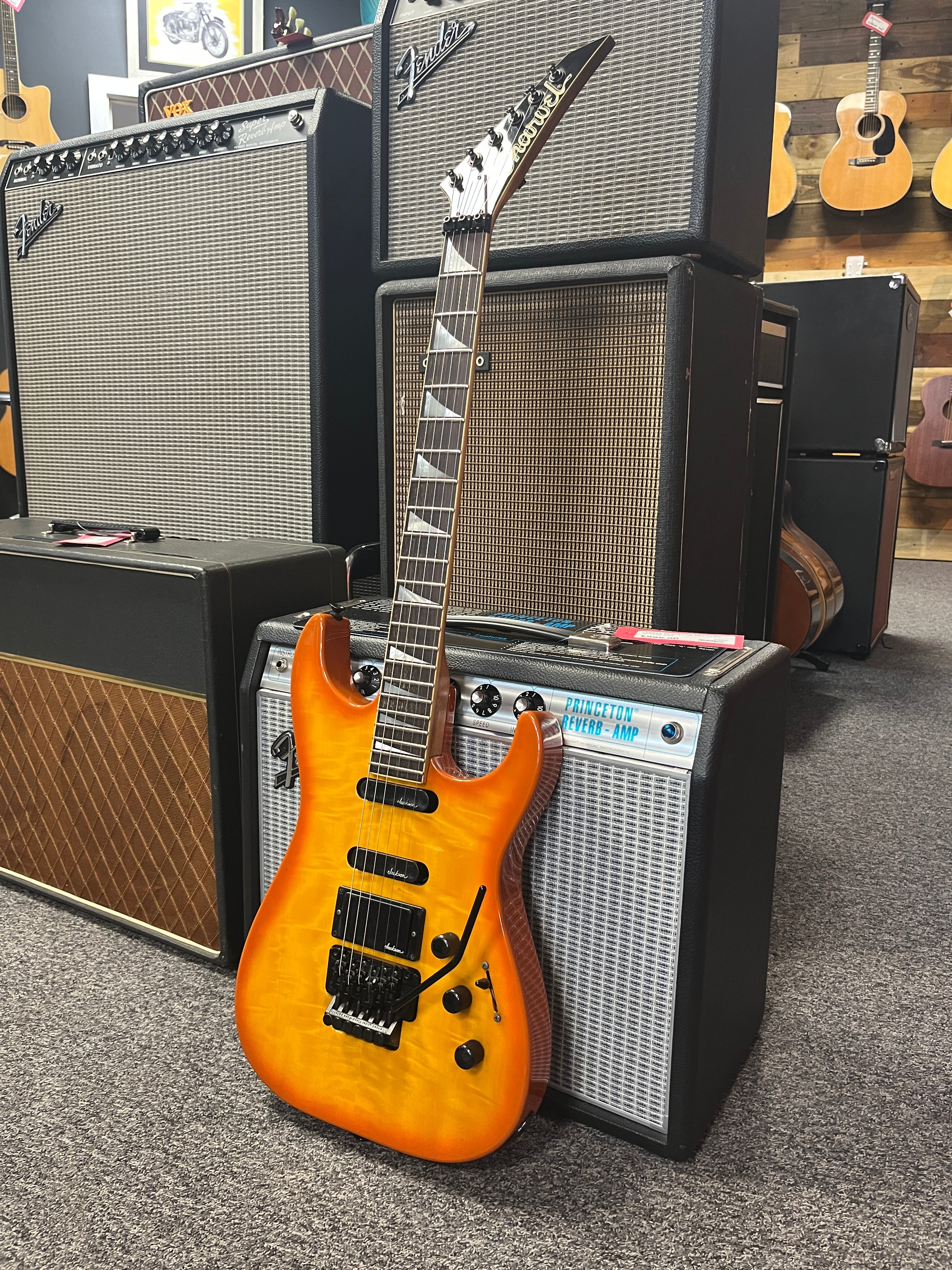 Charvel Deluxe Exotic 1989 - Flame Maple Cherry Sunburst