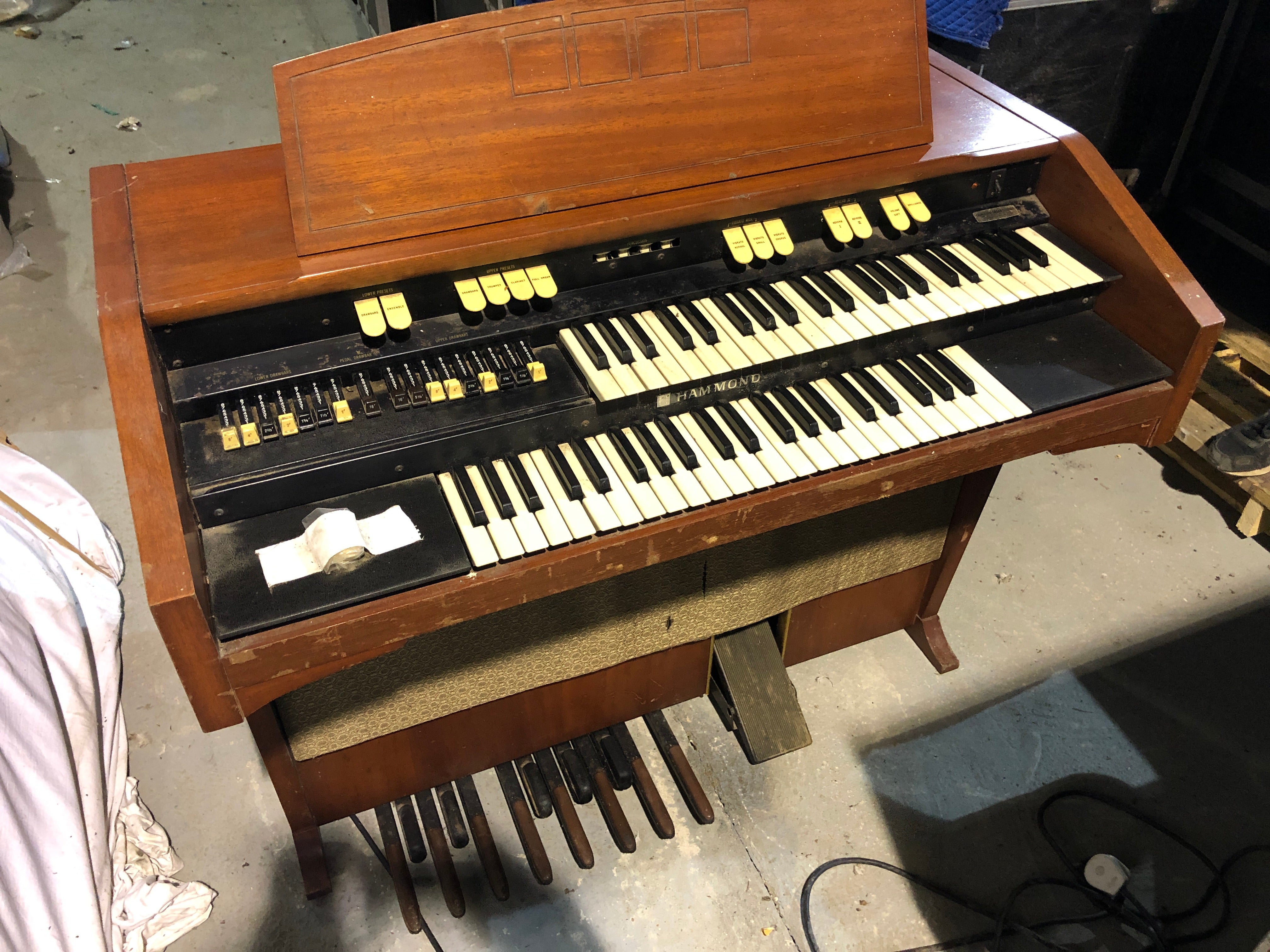 Hammond L122 Organ owned & used by Rick Wakeman of YES 1950 Natural