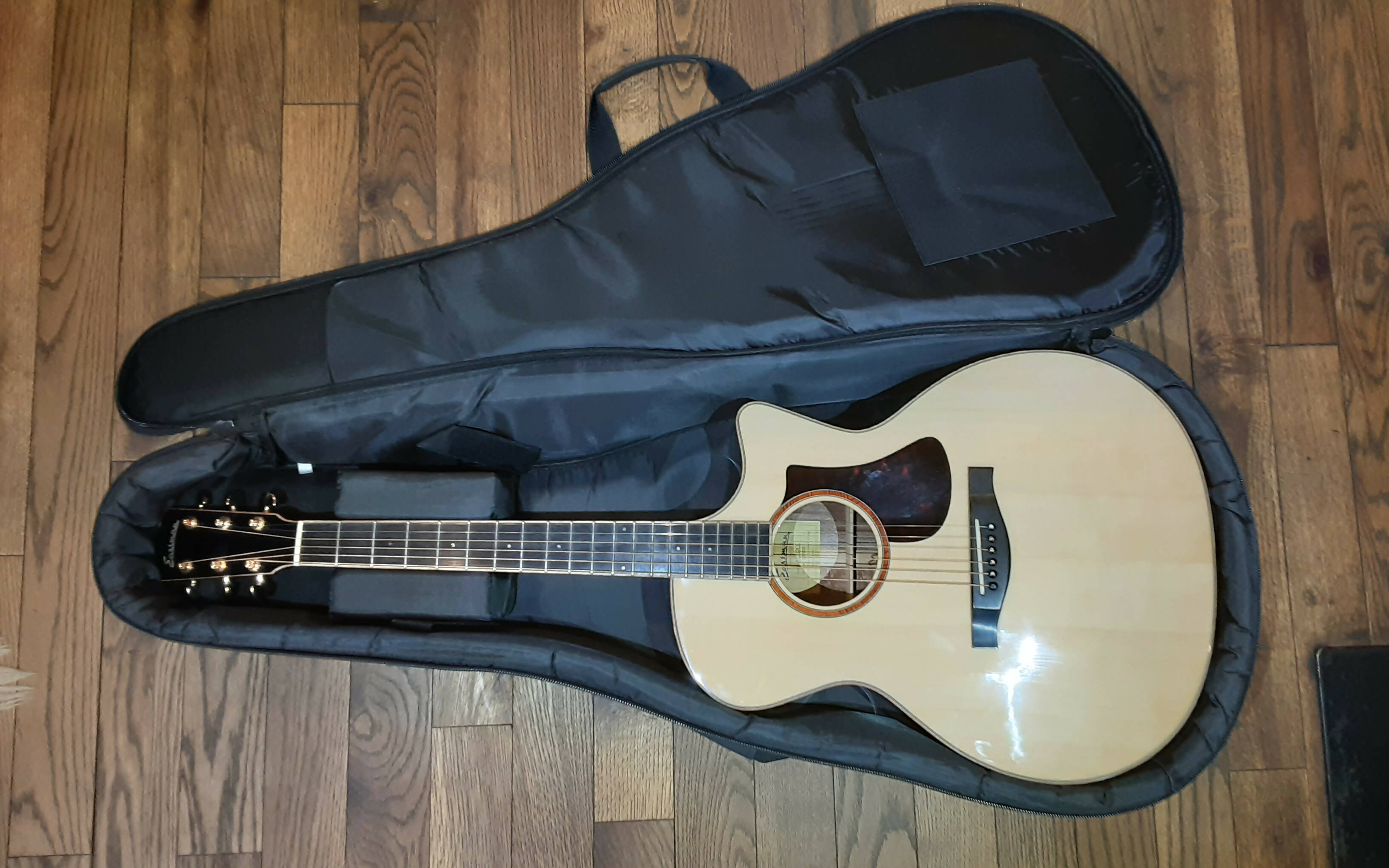 Eastman AC522CE Grand Auditorium electro acoustic guitar