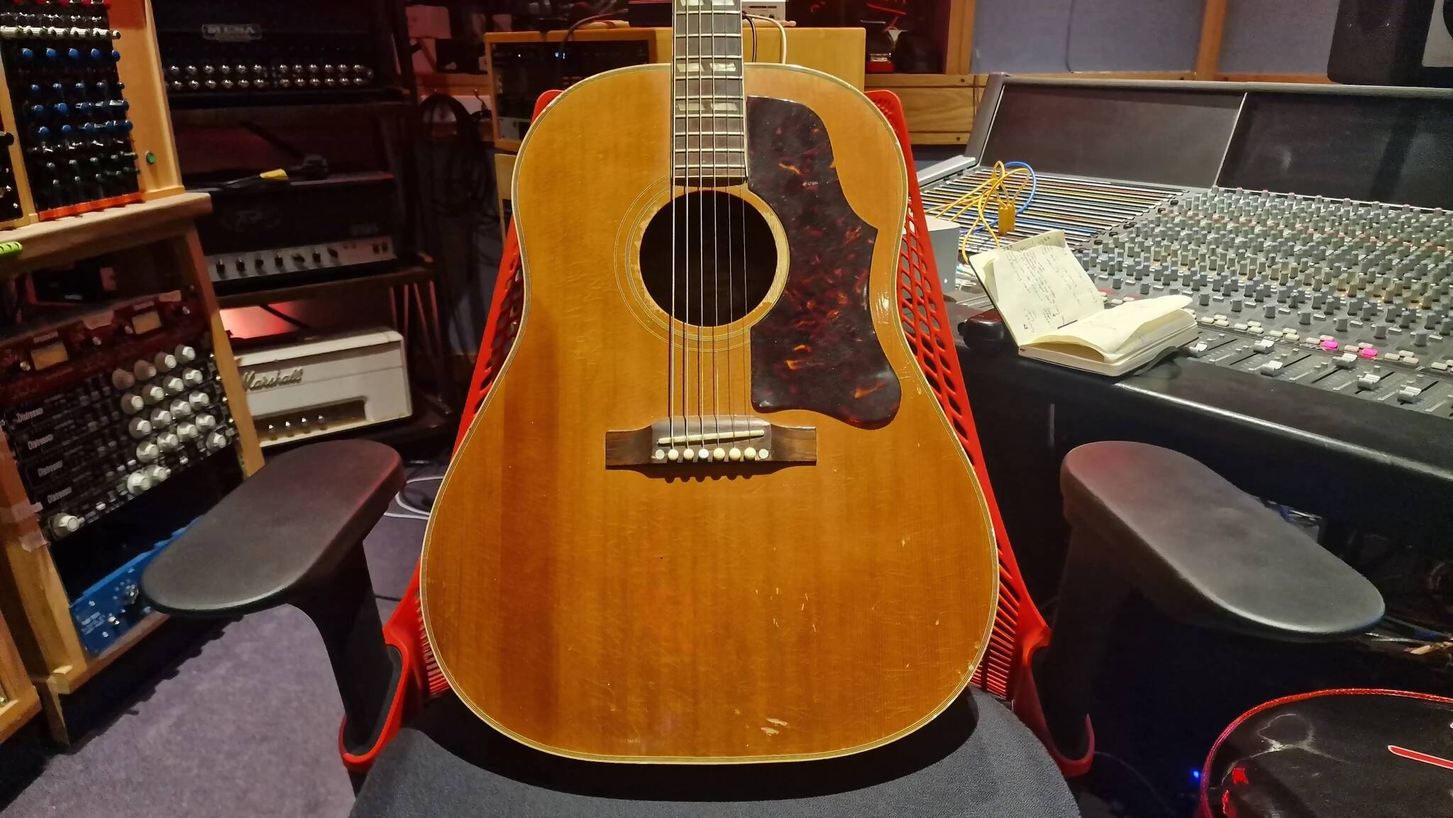 Gibson Country Western Artist Owned Ex Dusty Springfield, Cat Stevens museum piece acoustic guitar