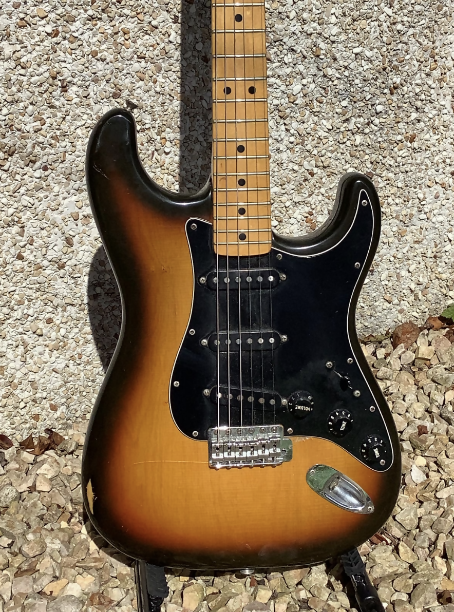 Fender Stratocaster with Maple Fretboard 1979 - Tobacco Sunburst