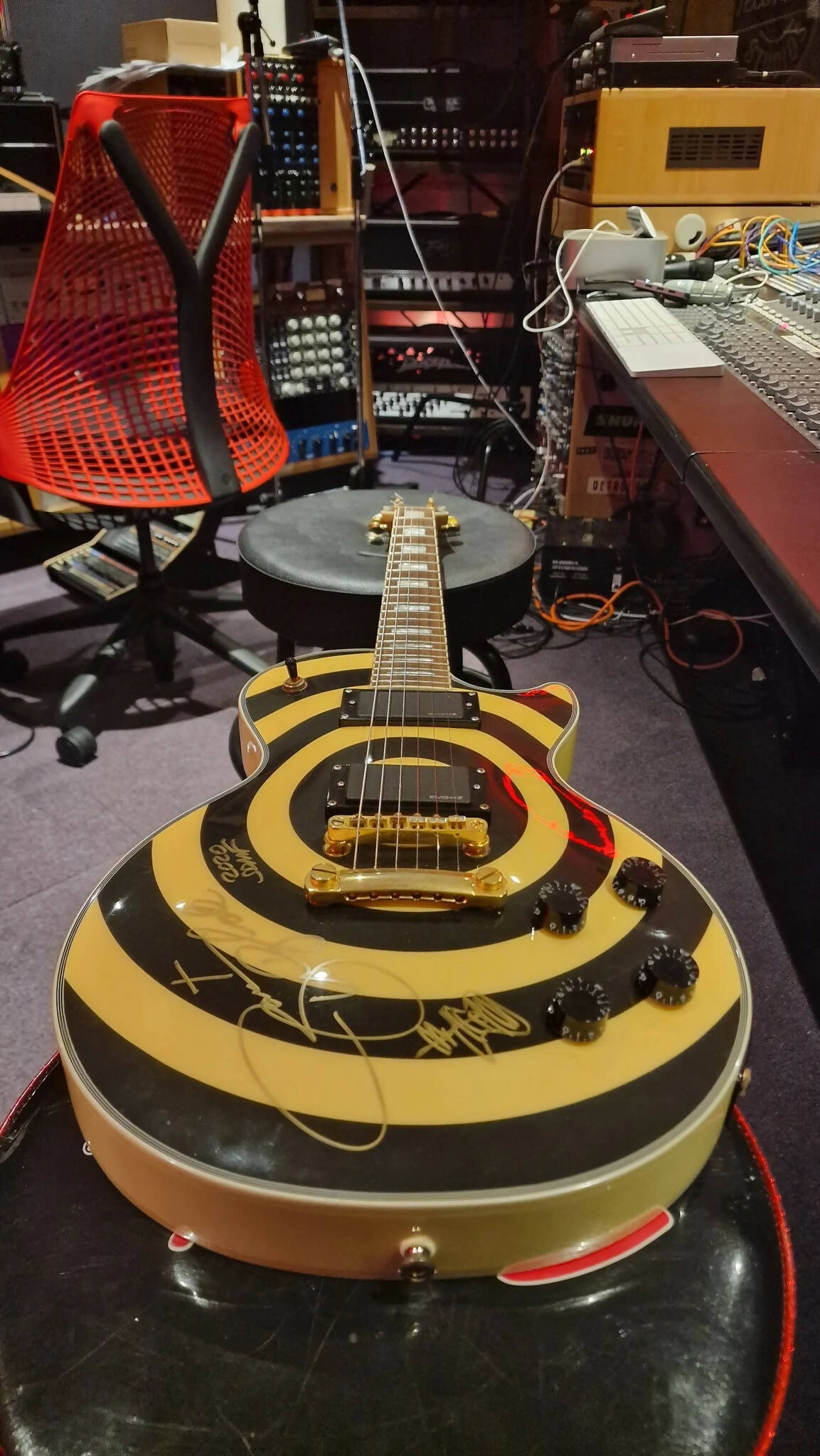 Gibson Epiphone Zakk Wylde Les Paul Custom Bullseye Signature Guitar Artist Signed by Zakk Wylde