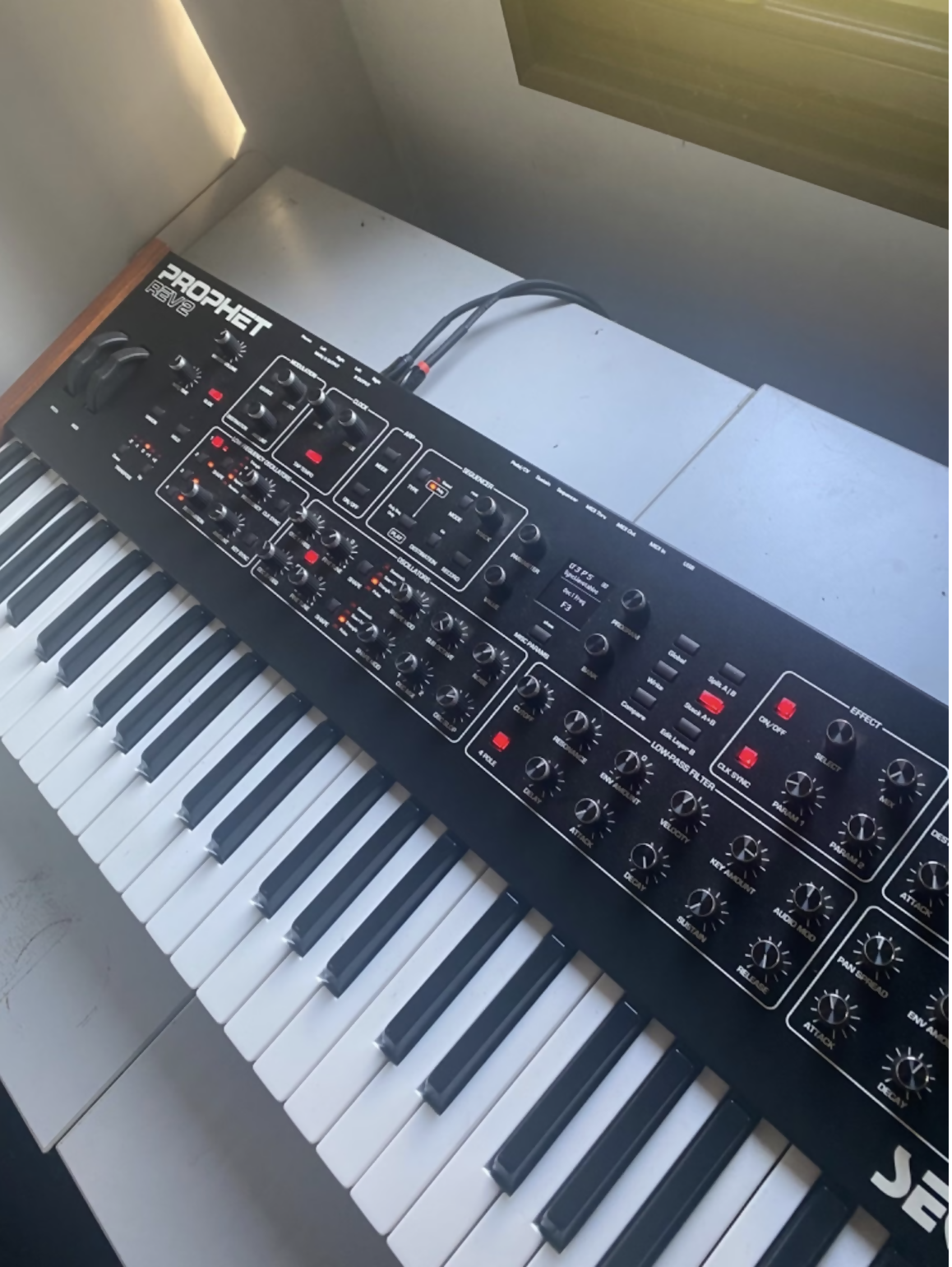 Sequential / Dave Smith Prophet Rev2 8 Voice Synthesiser